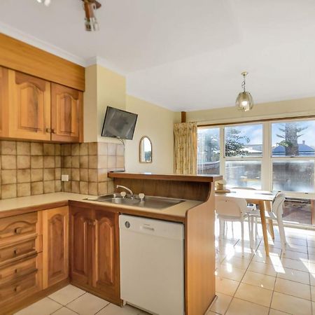 Beautiful Beach Front Townhouse Victor Harbor Exterior photo