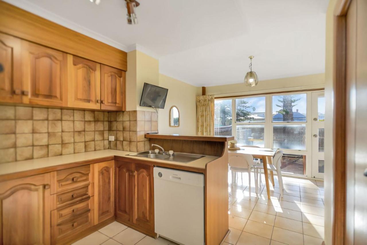 Beautiful Beach Front Townhouse Victor Harbor Exterior photo