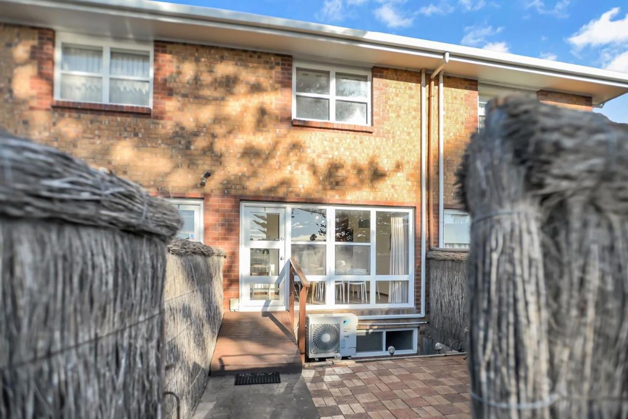 Beautiful Beach Front Townhouse Victor Harbor Exterior photo