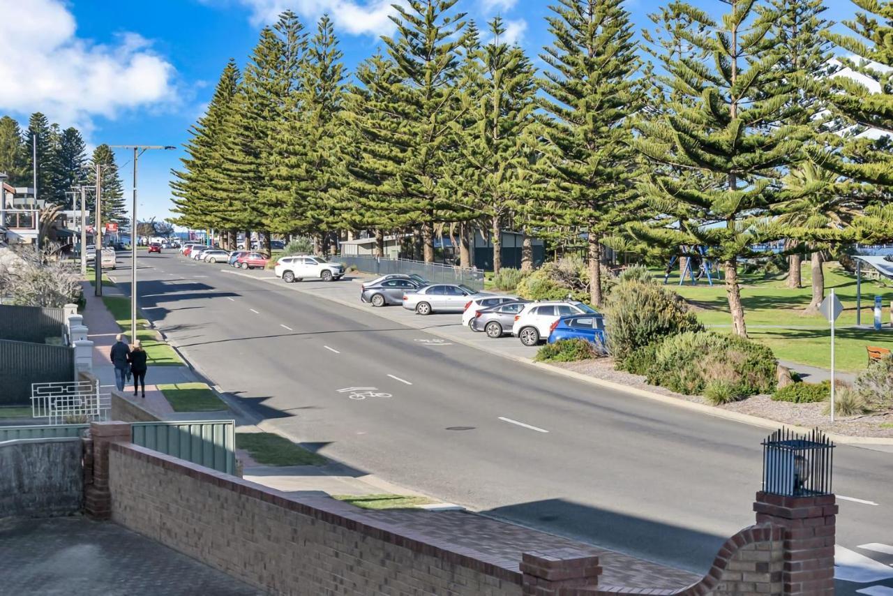 Beautiful Beach Front Townhouse Victor Harbor Exterior photo